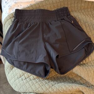 Lululemon hotty hot short 2.5” high rise